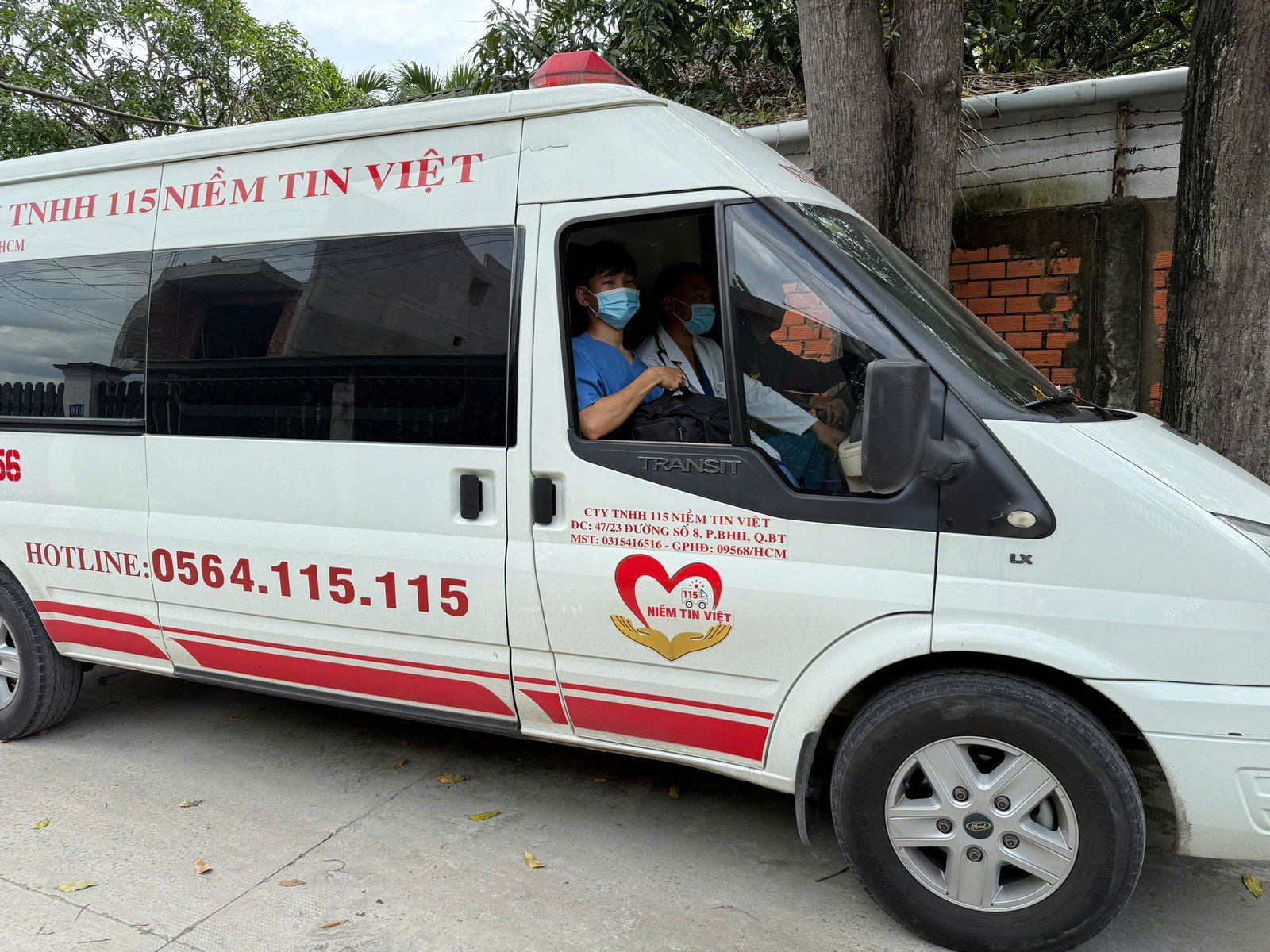 Dịch Vụ Xe Cấp Cứu Đưa Rước Bệnh Nhân Đi Khám Bệnh, Tái Khám -